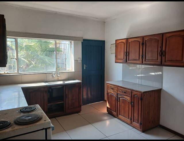 5 BEDROOM HOUSE FOR SALE IN PENINA PARK